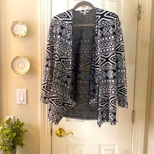 American Eagle Outfitters. Black&White Patterned Cardigan. Size S/P.